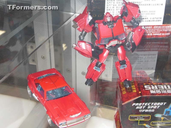 Sdcc 2012 Toys R Us Transformers Generations Asia Exclusive Cliffjumper  (11 of 141)